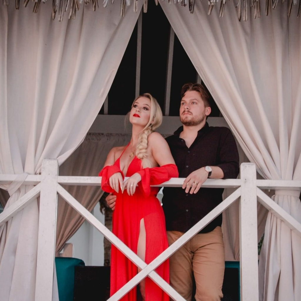 couple looking at the horizon by the sea in a gazebo